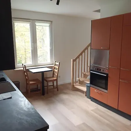 Dwupoziomowe Mieszkanie W Willowej Dzielnicy Apartamento